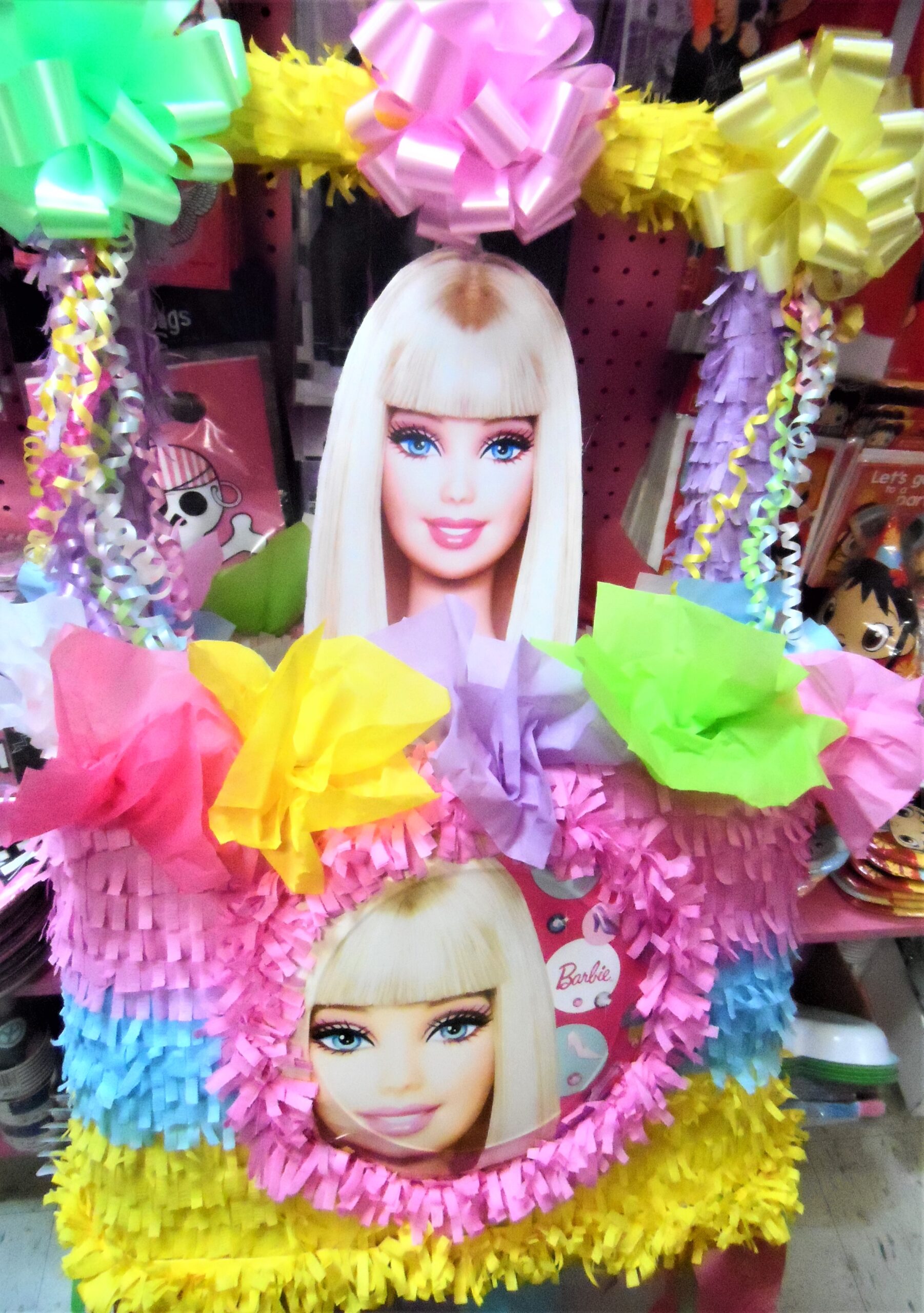 Piñata Barbie - Mundo de Fantasia Eventos